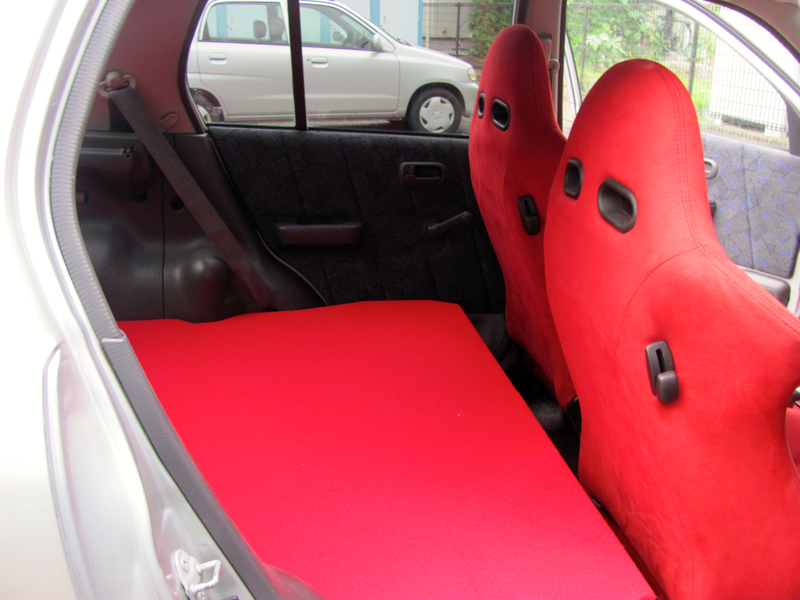 Illustration for article titled I Doubled My Hatchback Space With A False Floor And Here's How You Can Too